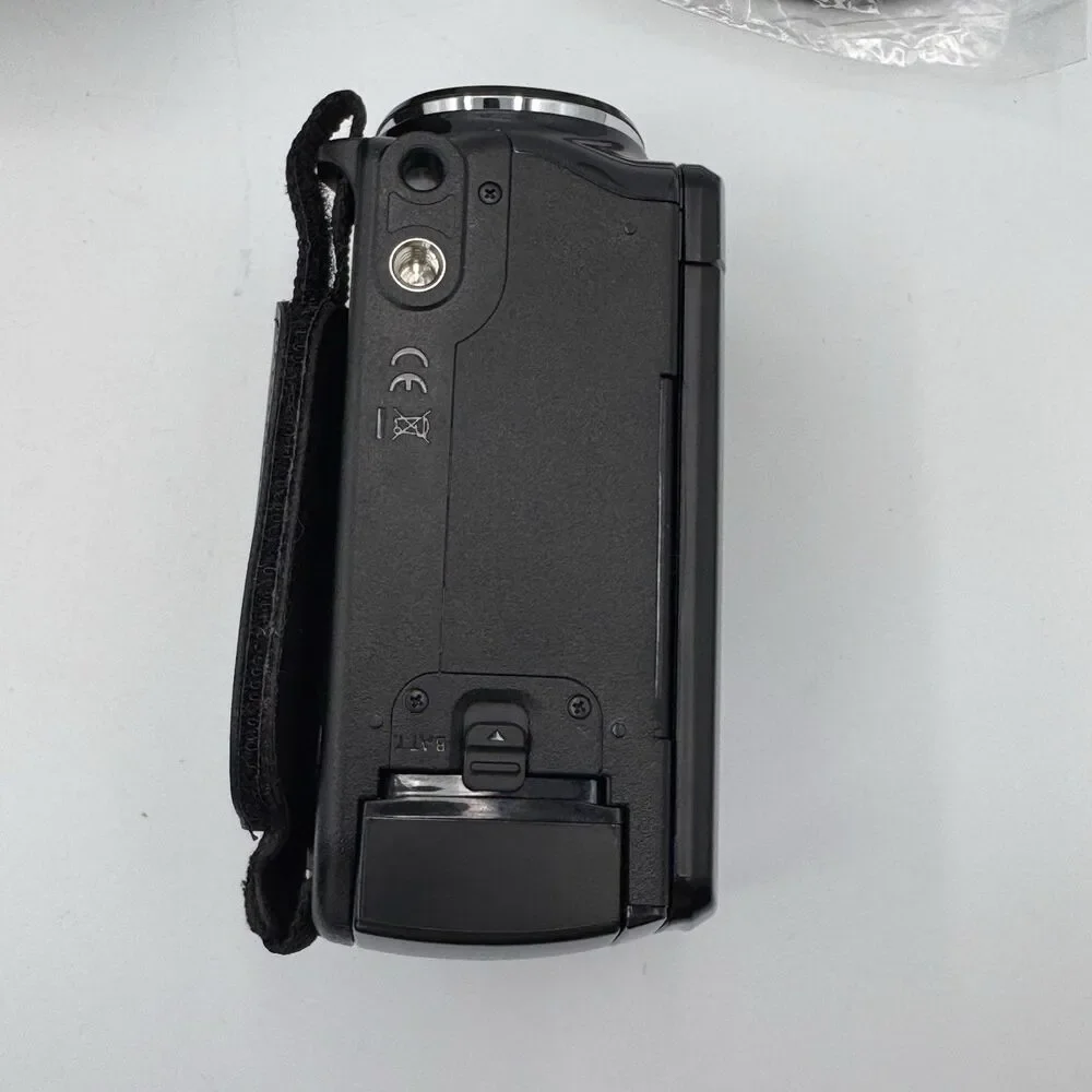 Samsung HMX-F80 HD Camcorder 16GB SD Card Case Battery Charger EUC